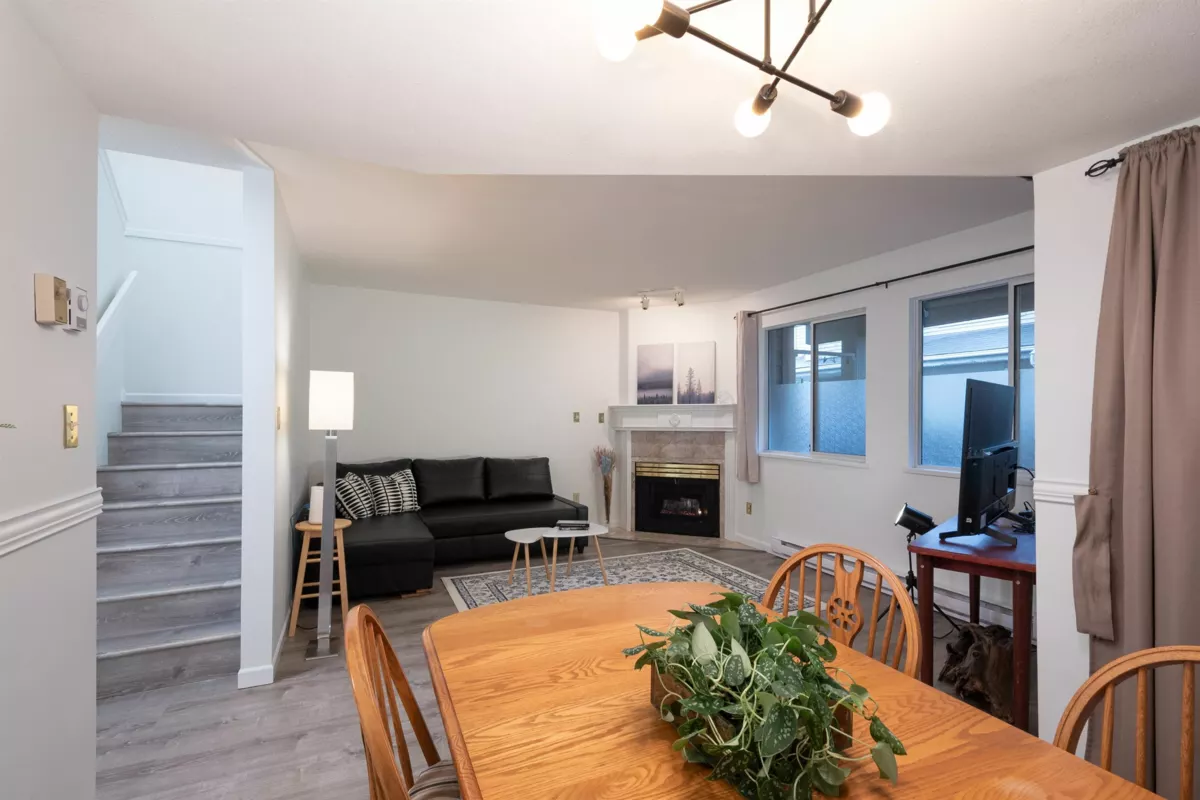 Breakfast Nook Photo of 10 815 Tobruck Avenue, North Vancouver, BC