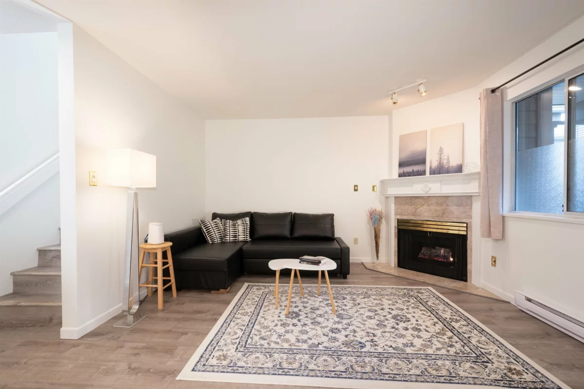 Dining Area Photo of 10 815 Tobruck Avenue, North Vancouver, BC