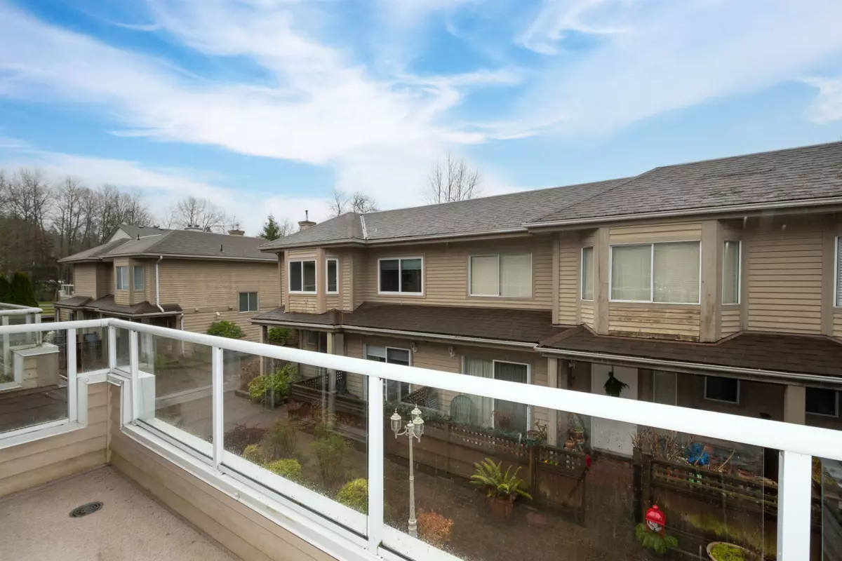 Entry Foyer Photo of 10 815 Tobruck Avenue, North Vancouver, BC