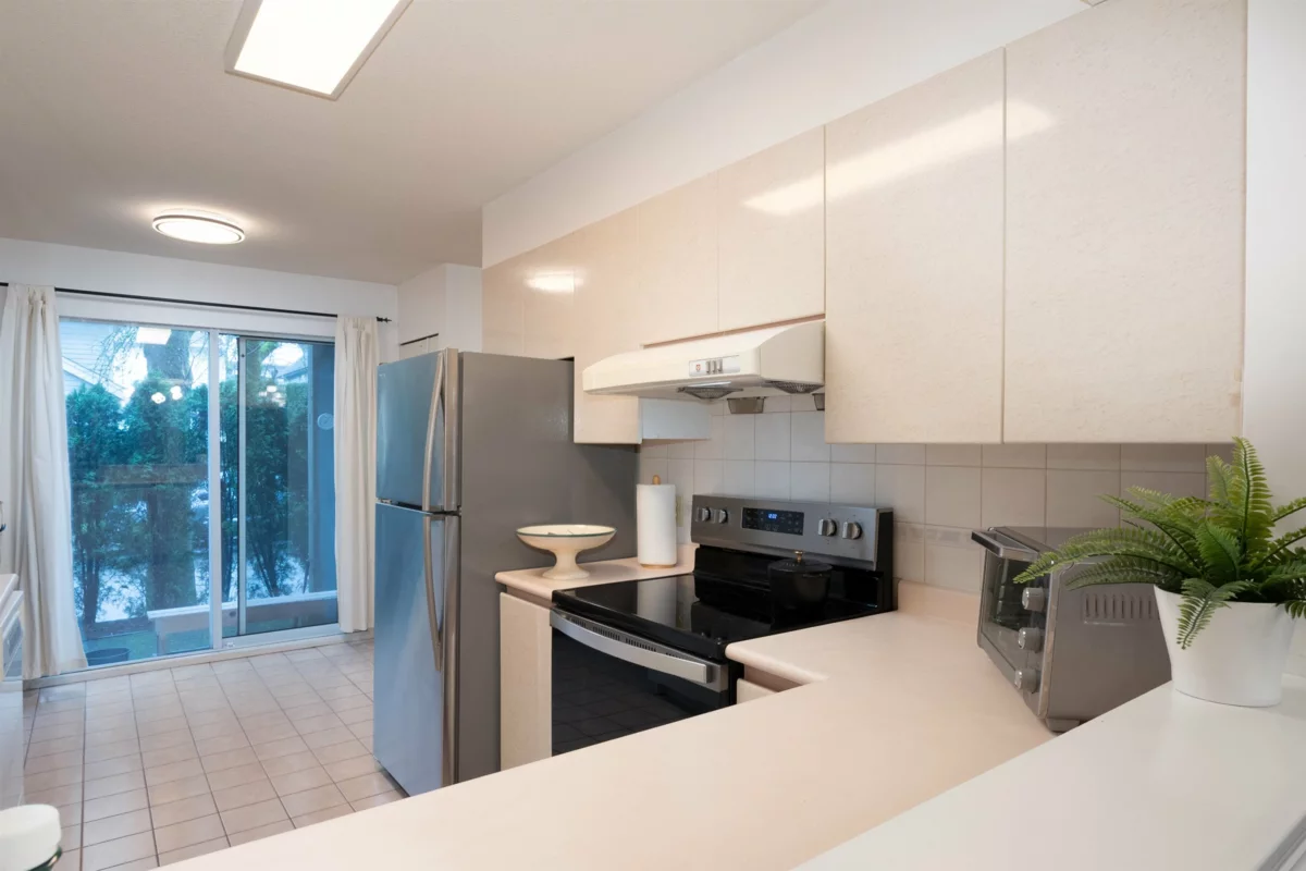 Guest Bathroom Photo of 10 815 Tobruck Avenue, North Vancouver, BC