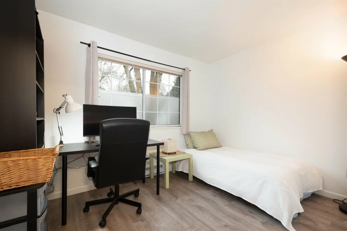 Hallway Photo of 10 815 Tobruck Avenue, North Vancouver, BC