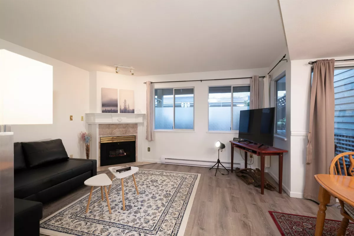 Kitchen Photo of 10 815 Tobruck Avenue, North Vancouver, BC