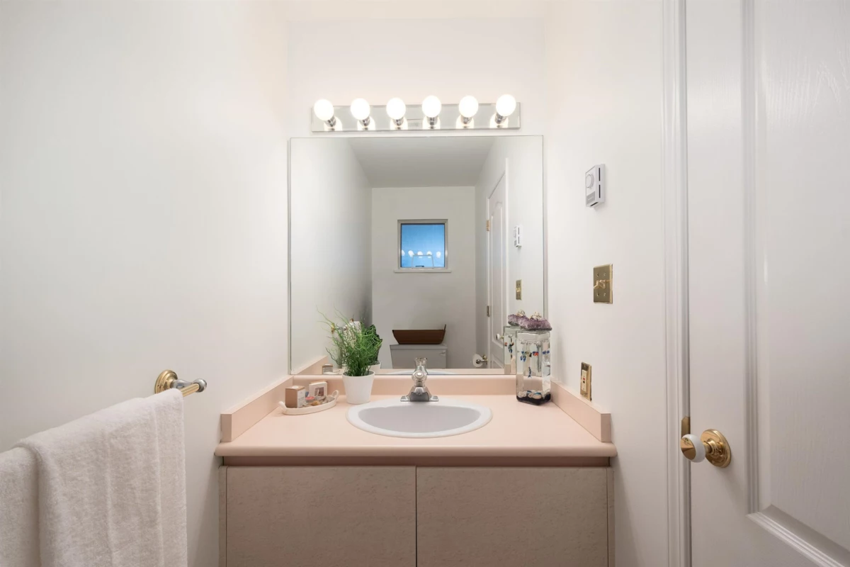 Outdoor Patio Photo of 10 815 Tobruck Avenue, North Vancouver, BC