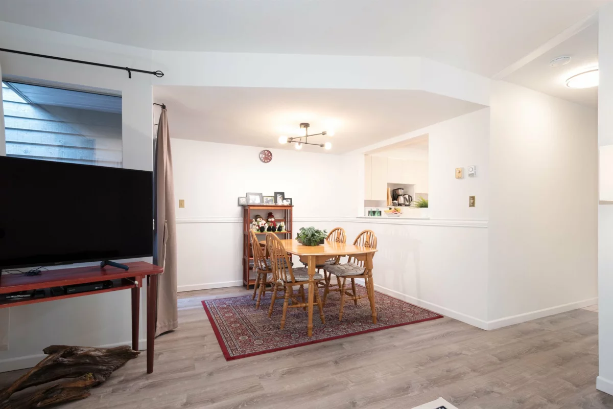 Primary Bathroom Photo of 10 815 Tobruck Avenue, North Vancouver, BC