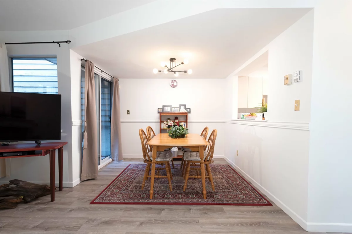 Primary Bedroom Photo of 10 815 Tobruck Avenue, North Vancouver, BC