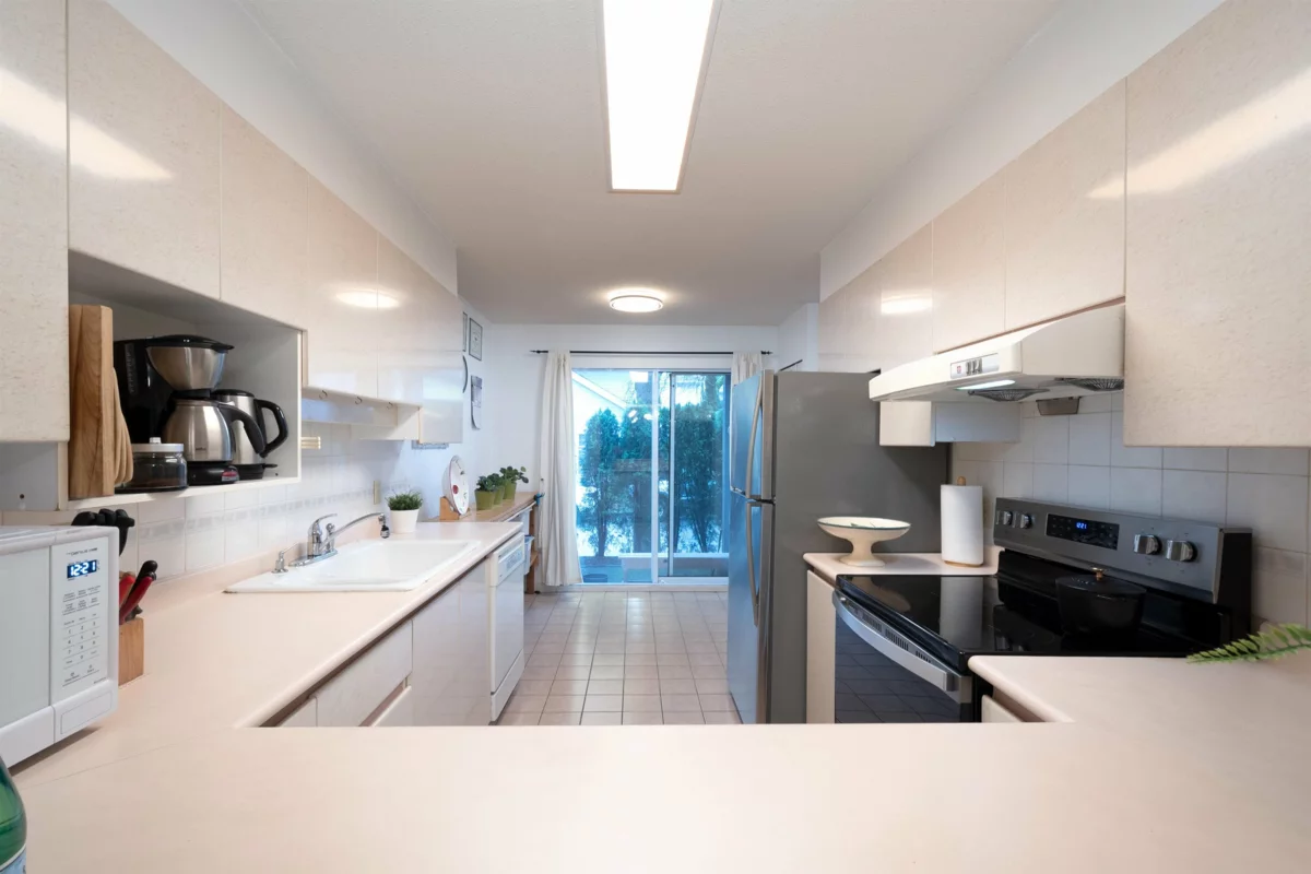 Walk-In Closet Photo of 10 815 Tobruck Avenue, North Vancouver, BC