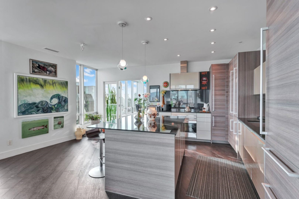 Basement Recreation Room Photo of 2106 989 Nelson Street, Vancouver, BC