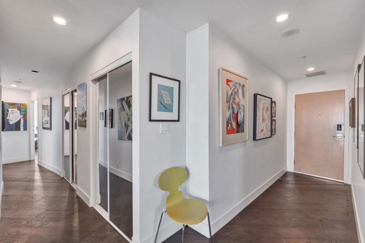 Entry Foyer Photo of 2106 989 Nelson Street, Vancouver, BC