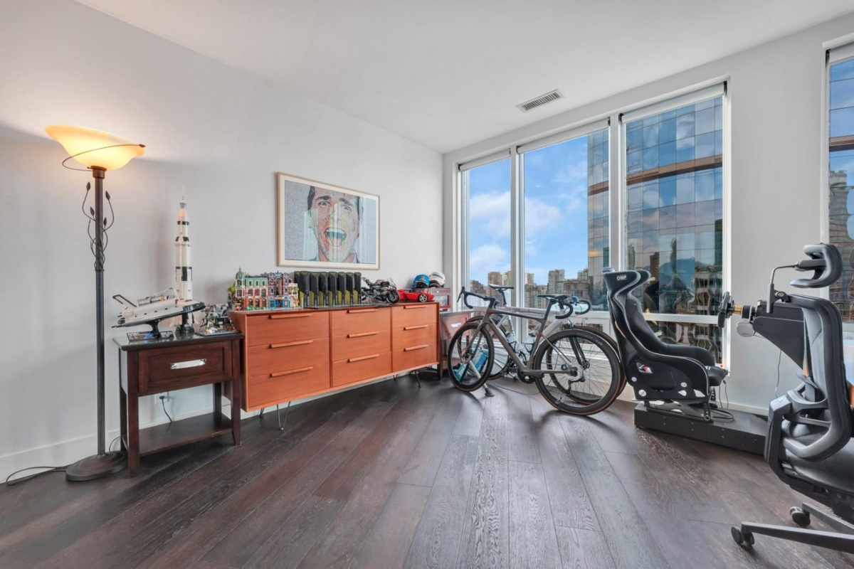 Garage Interior Photo of 2106 989 Nelson Street, Vancouver, BC