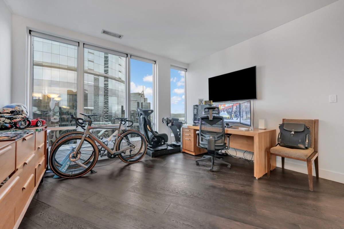 Hallway Photo of 2106 989 Nelson Street, Vancouver, BC