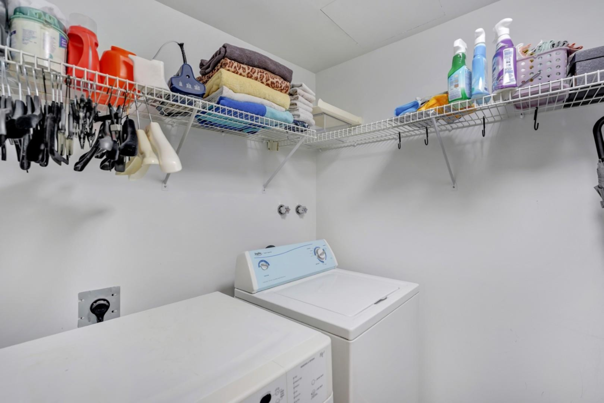 Hot Tub / Spa Photo of 2106 989 Nelson Street, Vancouver, BC