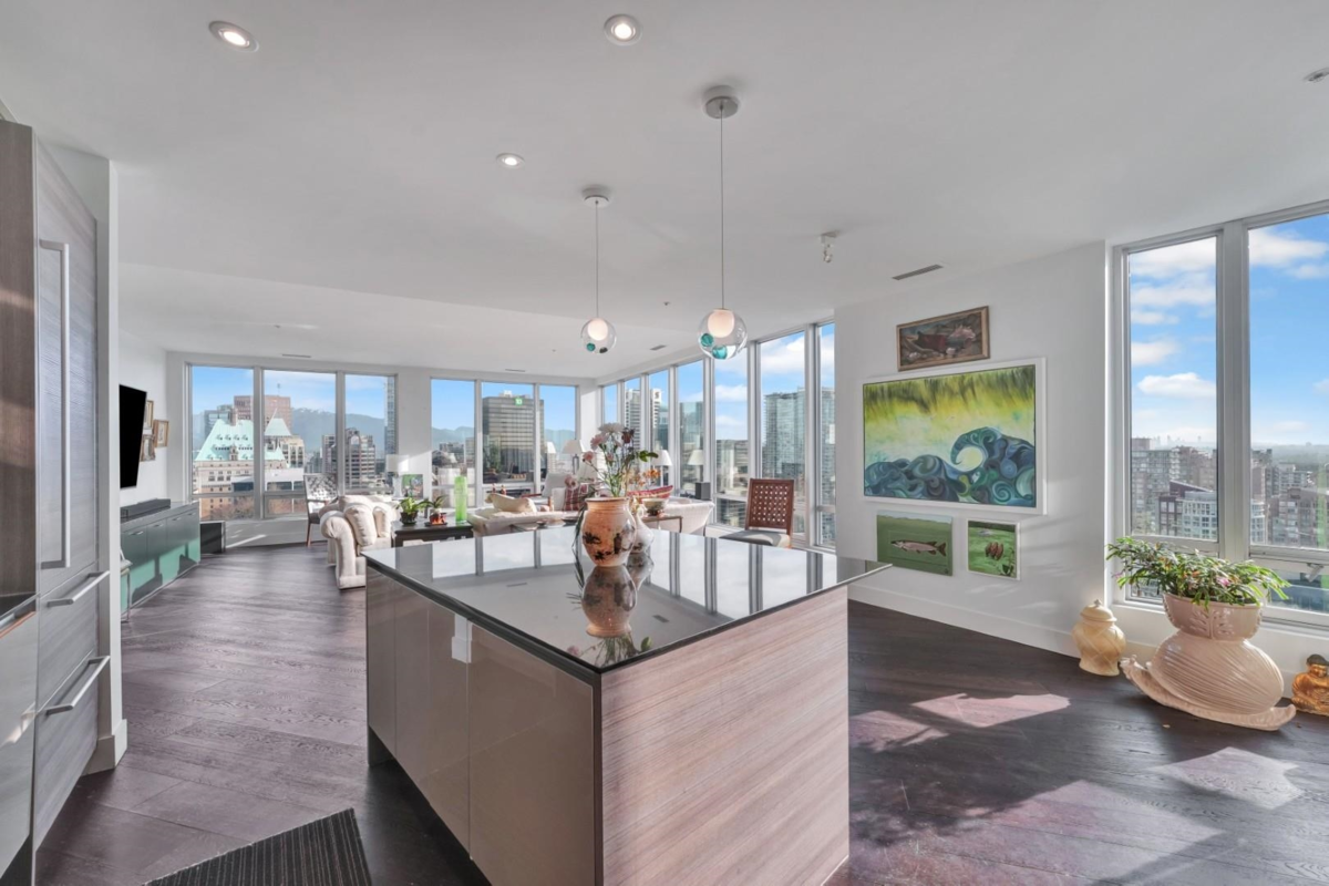 Kitchen Island Photo of 2106 989 Nelson Street, Vancouver, BC