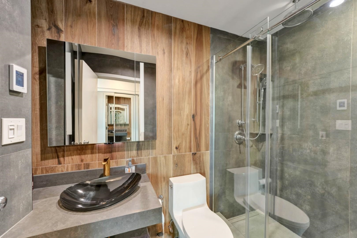 Laundry Room Photo of 2106 989 Nelson Street, Vancouver, BC