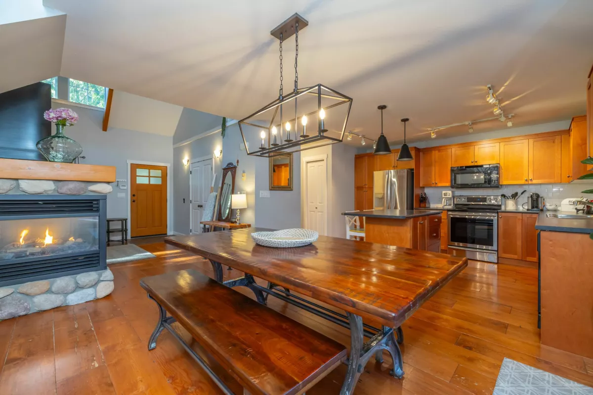 Breakfast Nook Photo of 1818 Tree House Trail, Lindell Beach, BC