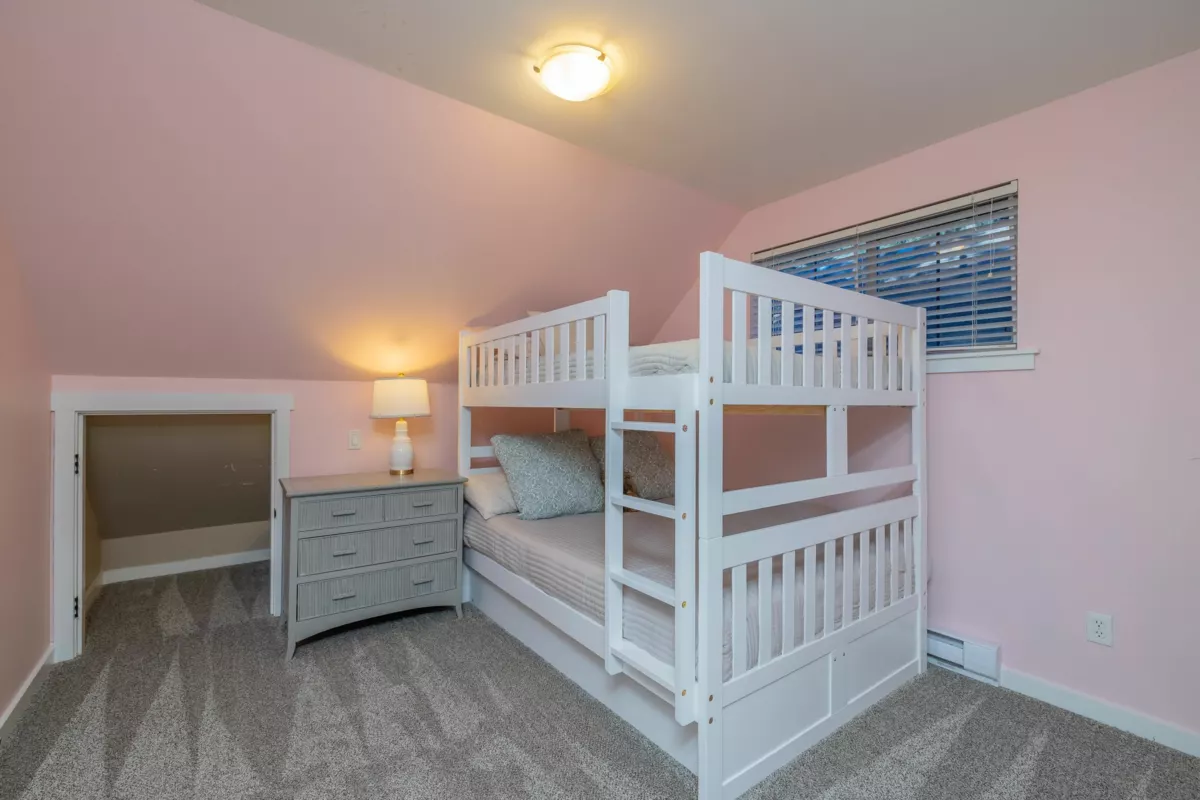 Guest Bathroom Photo of 1818 Tree House Trail, Lindell Beach, BC