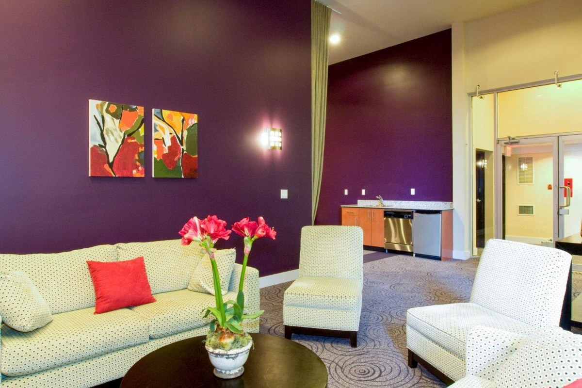 Front Yard Photo of 2107 188 E Esplanade, North Vancouver, BC