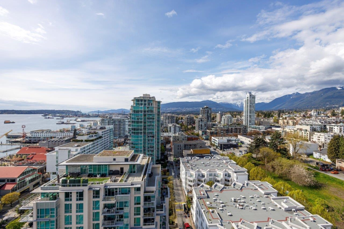 Kitchen Island Photo of 2107 188 E Esplanade, North Vancouver, BC
