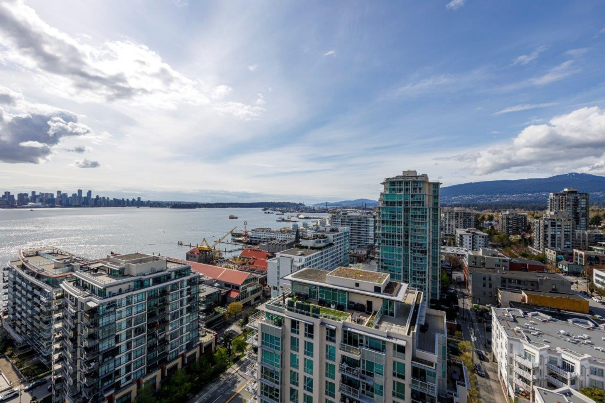 Kitchen Photo of 2107 188 E Esplanade, North Vancouver, BC