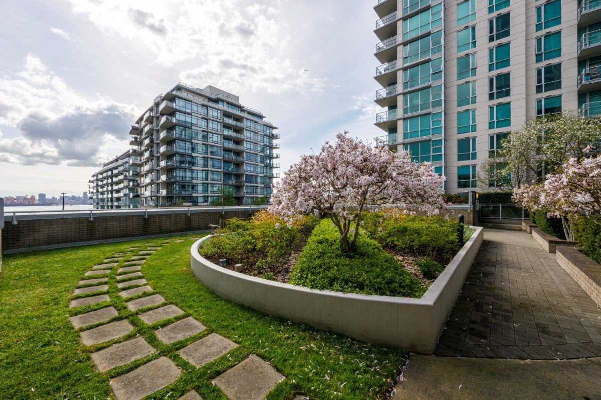 Outdoor Deck Photo of 2107 188 E Esplanade, North Vancouver, BC