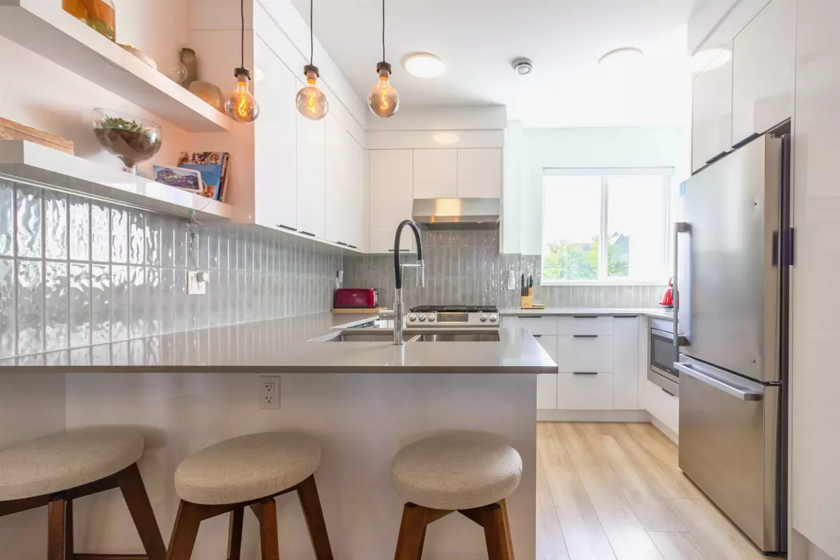 Kitchen Island Photo of 31 18855 72 Avenue, Surrey, BC