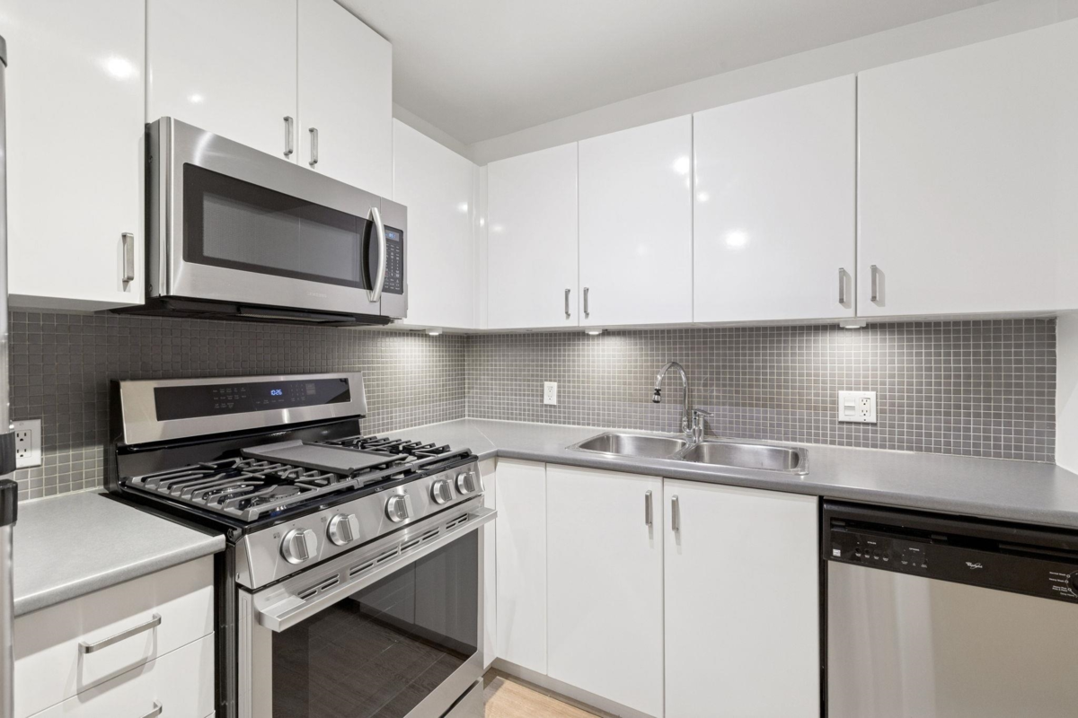 Primary Bedroom Photo of 104 175 W 1st Street, North Vancouver, BC