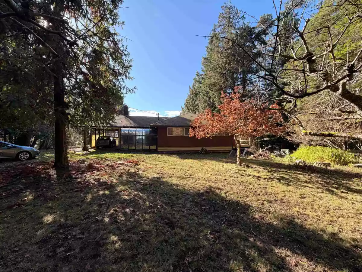 Bedroom 2 Photo of 8131 Redrooffs Road, Halfmoon Bay, BC