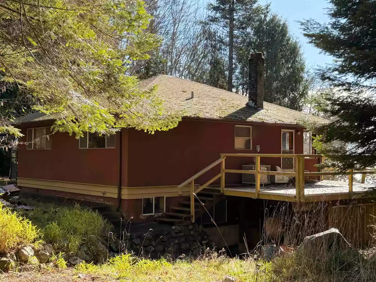 Breakfast Nook Photo of 8131 Redrooffs Road, Halfmoon Bay, BC