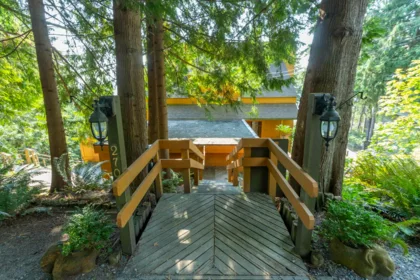 Family Room Photo of 270 Mountain Drive, Lions Bay, BC