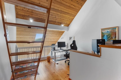 Mudroom Photo of 270 Mountain Drive, Lions Bay, BC