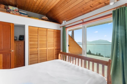 Powder Room Photo of 270 Mountain Drive, Lions Bay, BC