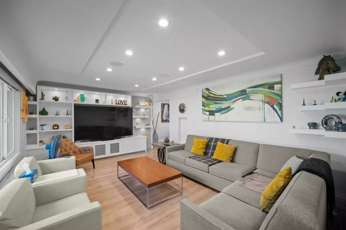 Kitchen Island Photo of 6978 Mckinnon Street, Vancouver, BC