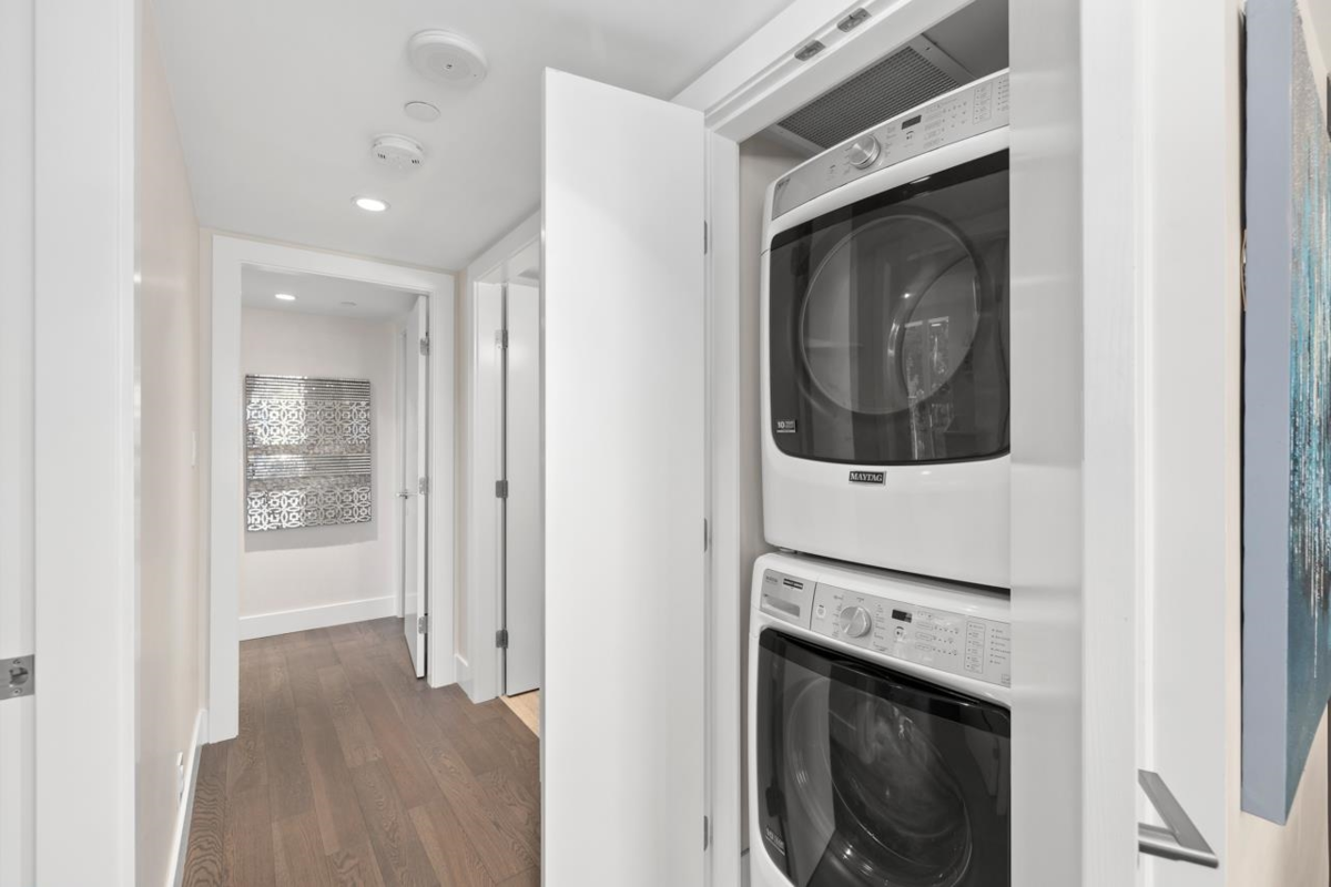 Entry Foyer Photo of 201 499 Pacific Street, Vancouver, BC