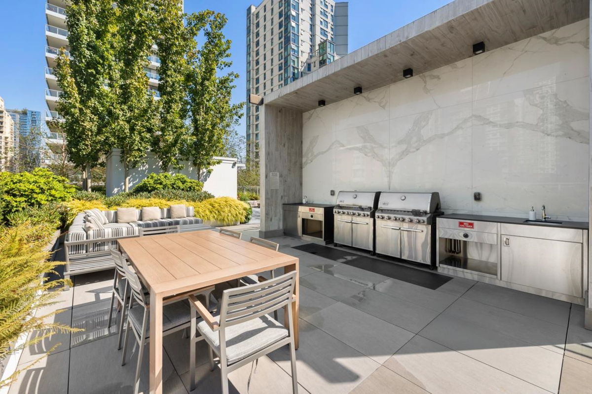 Front Yard Photo of 201 499 Pacific Street, Vancouver, BC