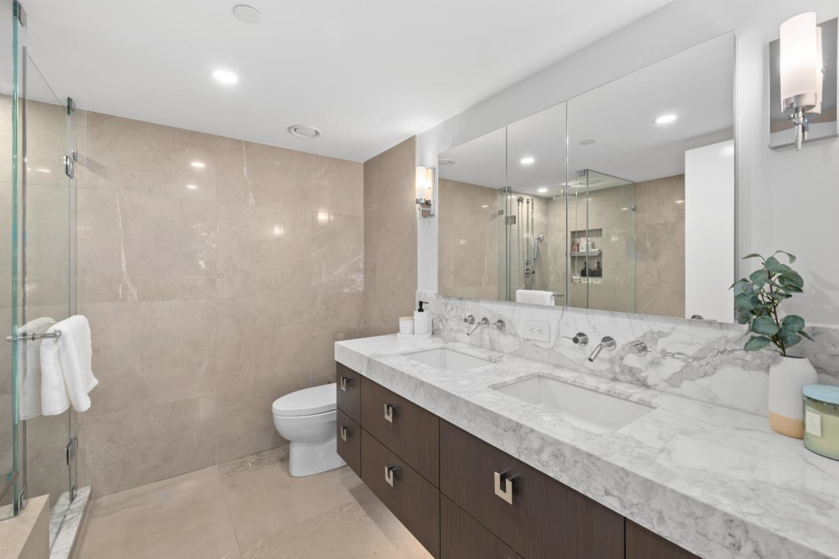 Powder Room Photo of 201 499 Pacific Street, Vancouver, BC