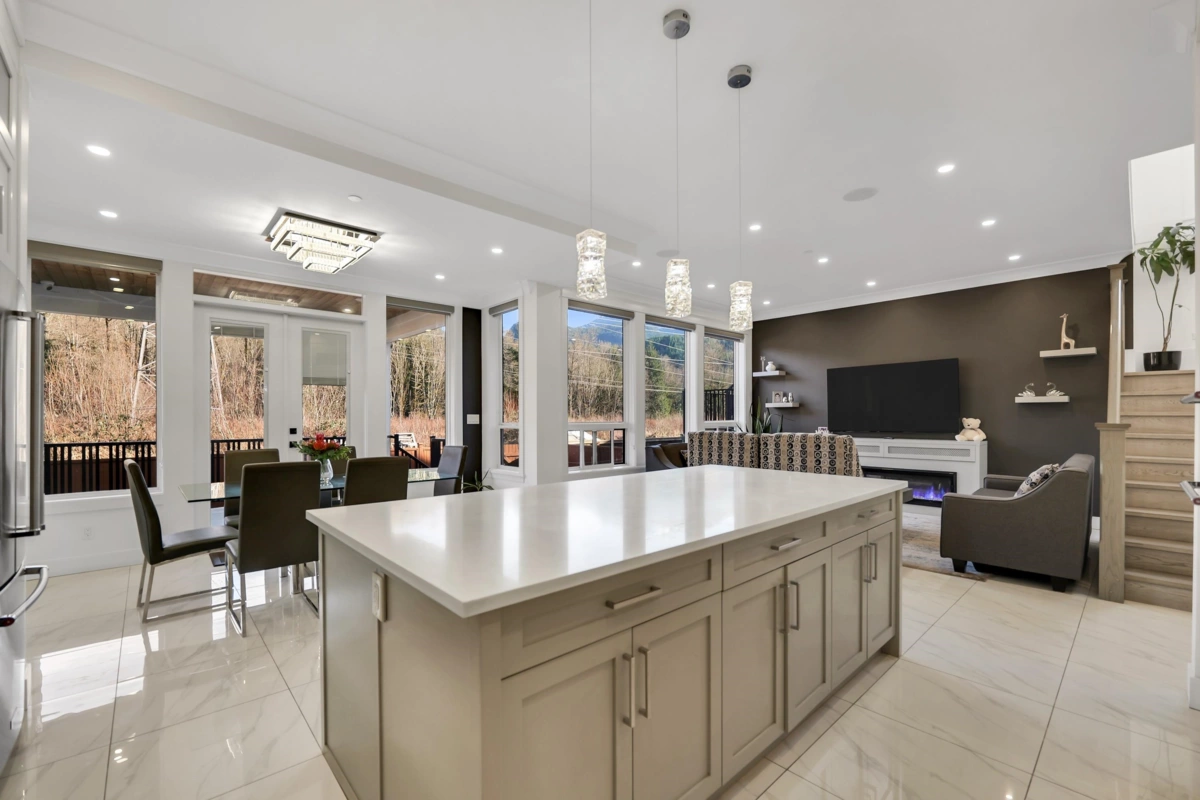 Breakfast Nook Photo of 39404 Cardinal Drive, Squamish, BC