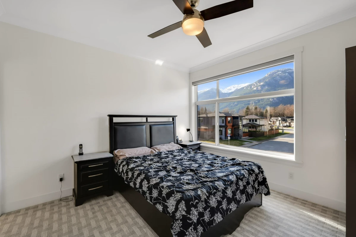 Guest Bathroom Photo of 39404 Cardinal Drive, Squamish, BC