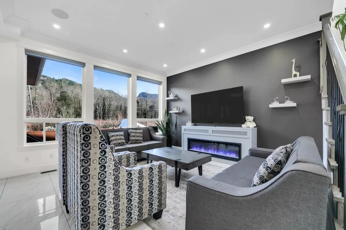 Kitchen Island Photo of 39404 Cardinal Drive, Squamish, BC