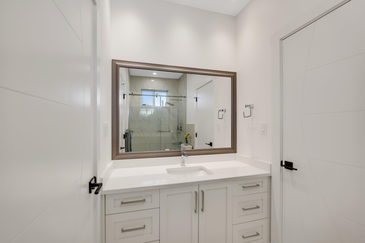 Laundry Room Photo of 39404 Cardinal Drive, Squamish, BC