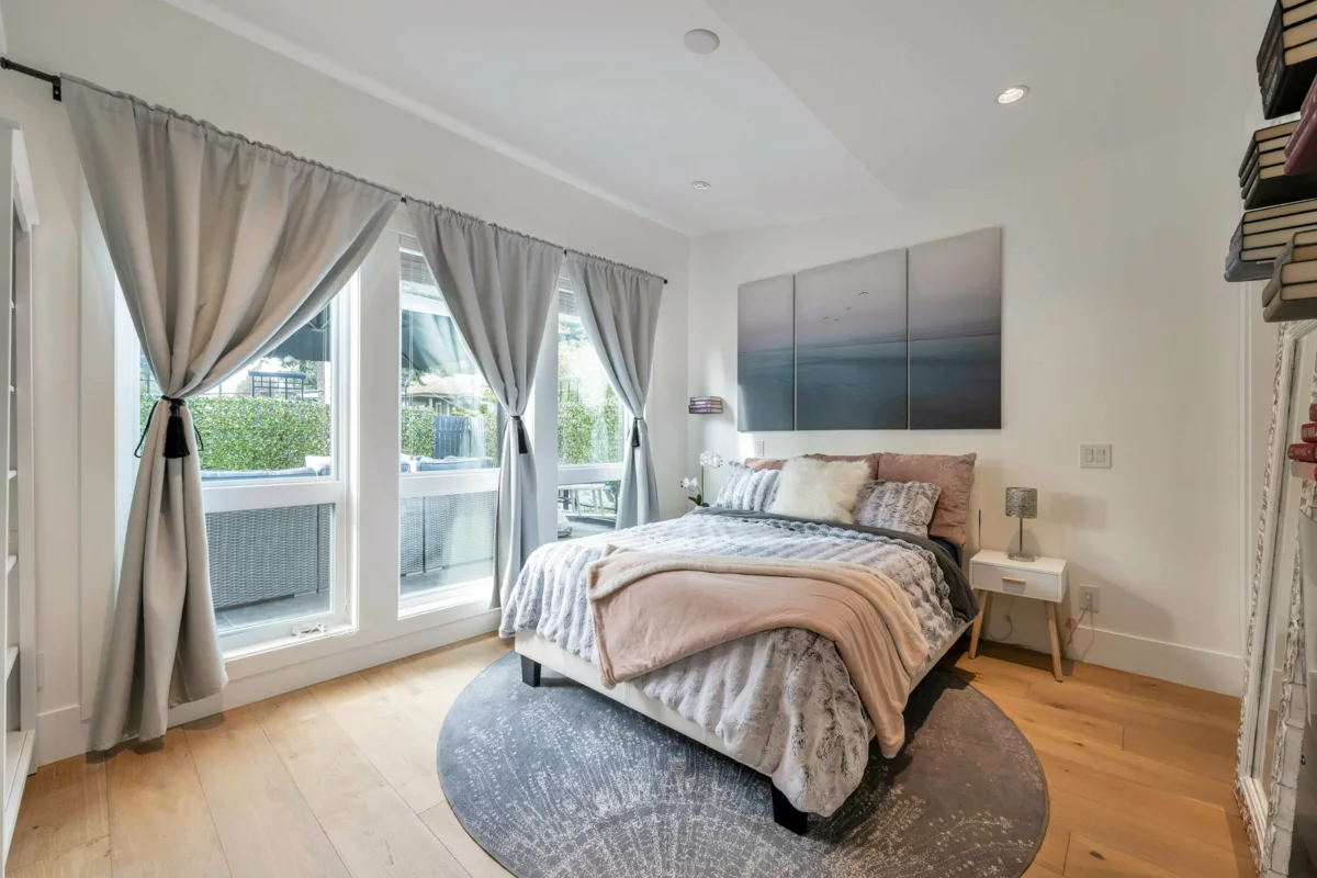 Entry Foyer Photo of 1038 Stevens Street, White Rock, BC