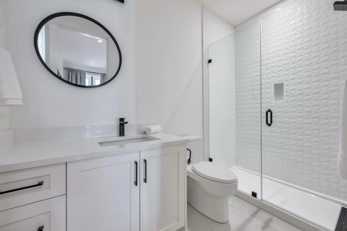 Guest Bathroom Photo of 1038 Stevens Street, White Rock, BC