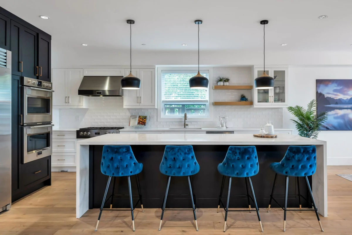 Kitchen Island Photo of 1038 Stevens Street, White Rock, BC