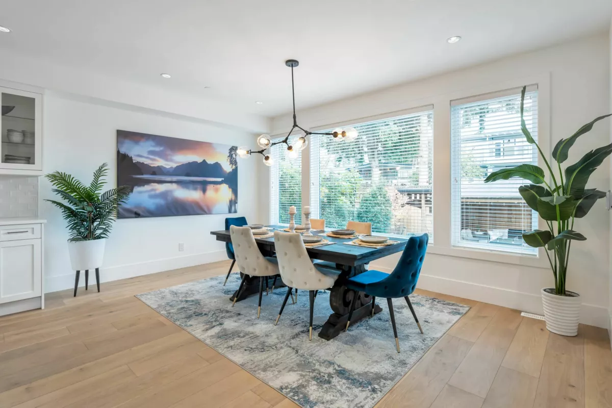 Walk-In Closet Photo of 1038 Stevens Street, White Rock, BC