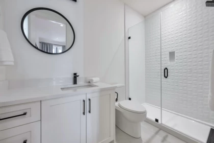 Guest Bathroom Photo of 1038 Stevens Street, White Rock, BC