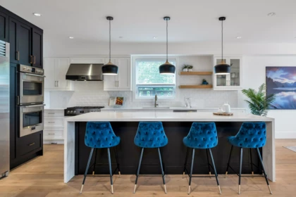 Kitchen Island Photo of 1038 Stevens Street, White Rock, BC