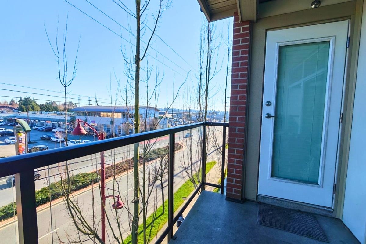 Entry Foyer Photo of 319 7511 120 Street, Delta, BC