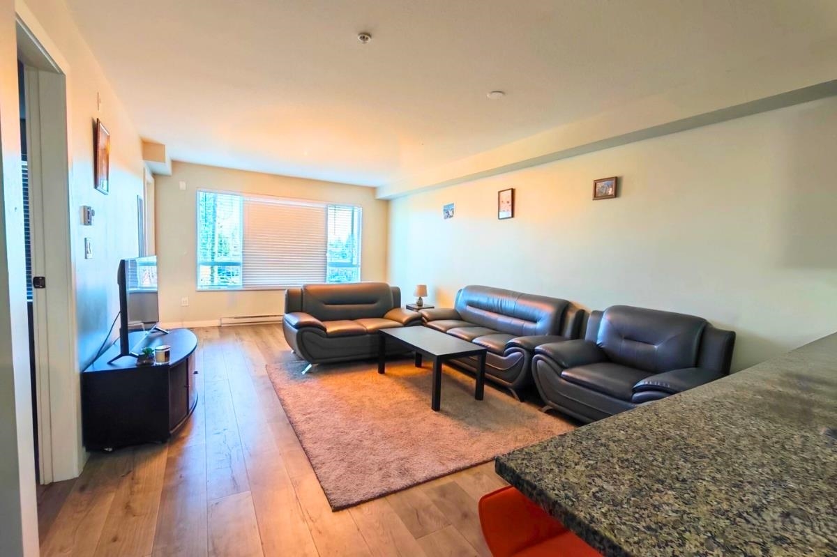 Family Room Photo of 319 7511 120 Street, Delta, BC