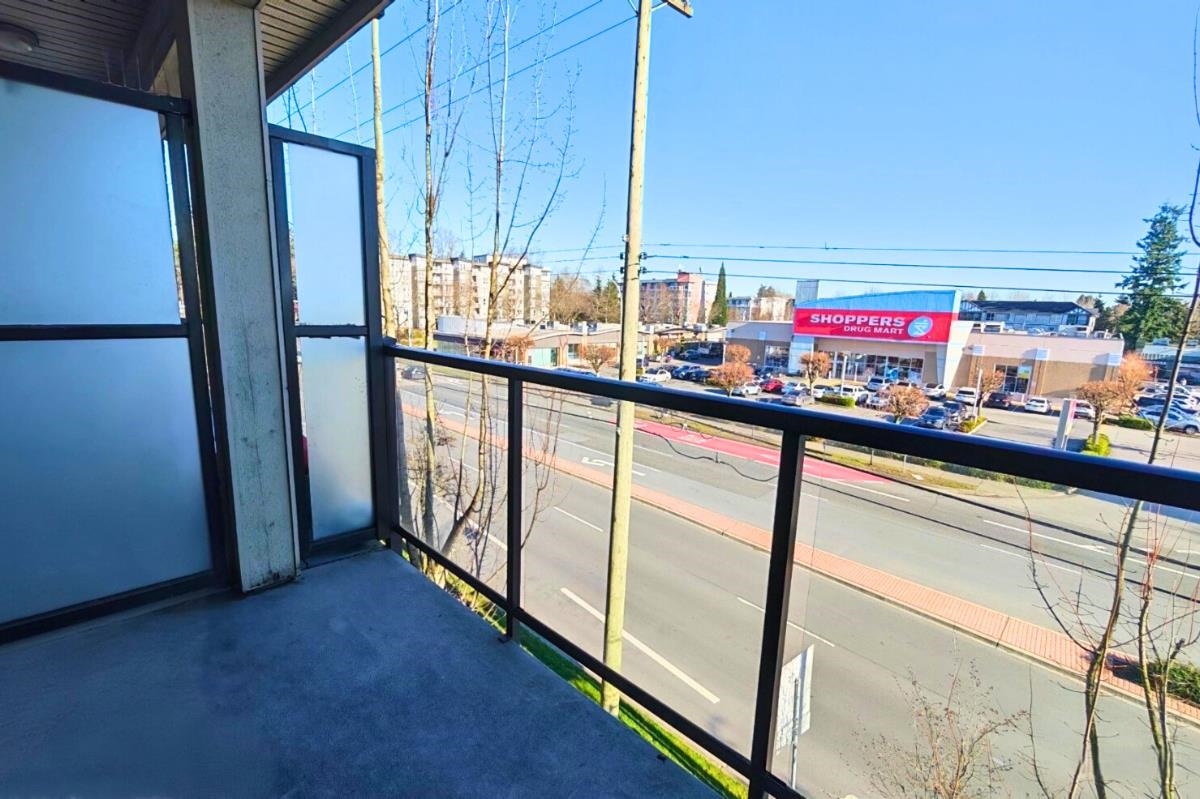 Hallway Photo of 319 7511 120 Street, Delta, BC