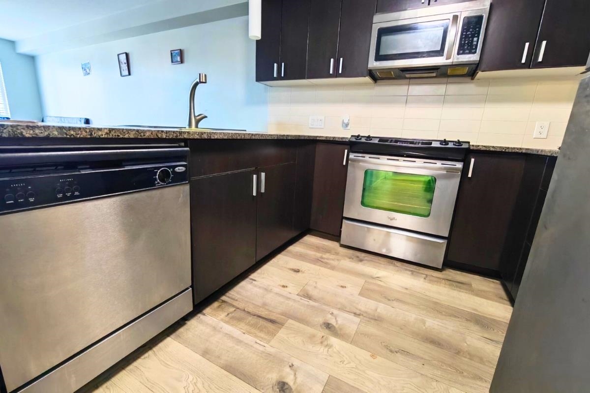 Kitchen Island Photo of 319 7511 120 Street, Delta, BC
