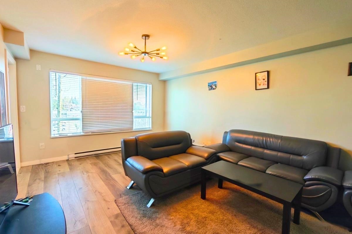 Kitchen Photo of 319 7511 120 Street, Delta, BC