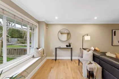 353 E 5th Street, North Vancouver, BC, North Vancouver — Half Duplex for sale